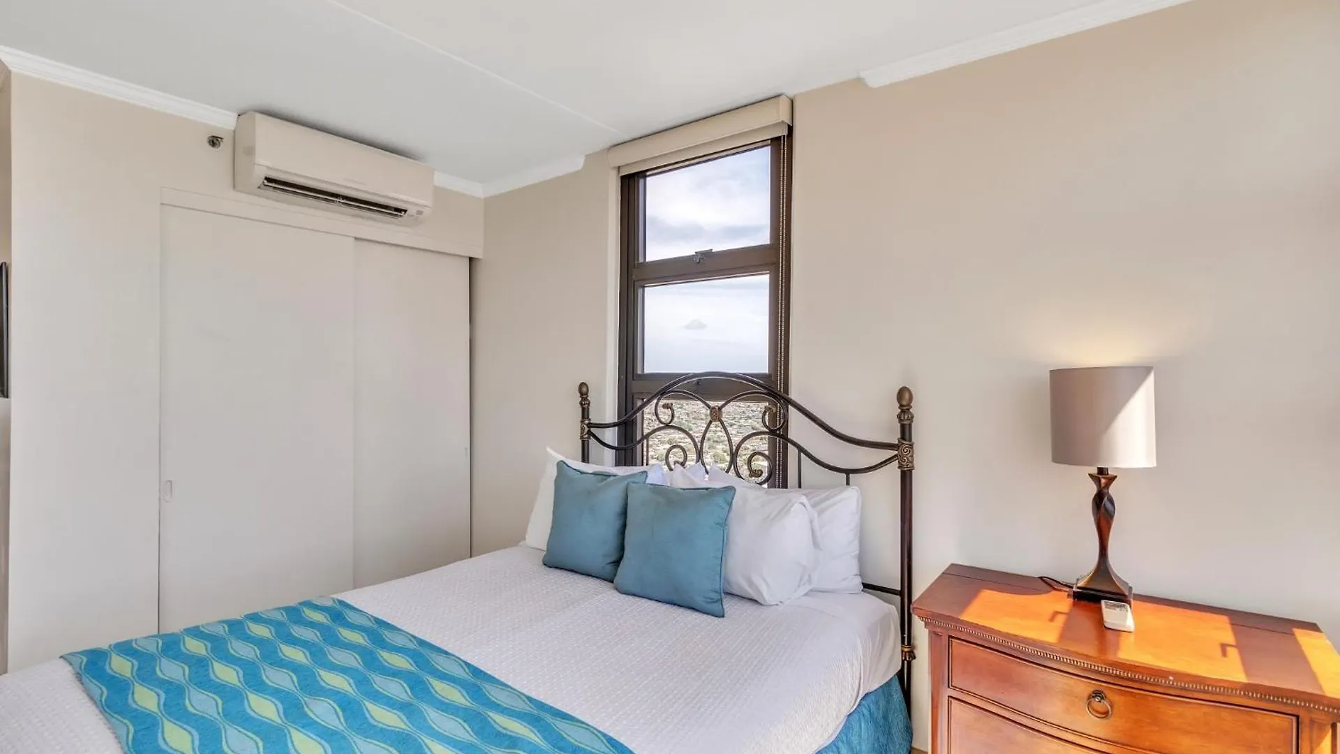 Apartamento 37Th Floor Condo With Sweeping Ocean Views & Free Parking! Condo Honolulu Estados Unidos da América